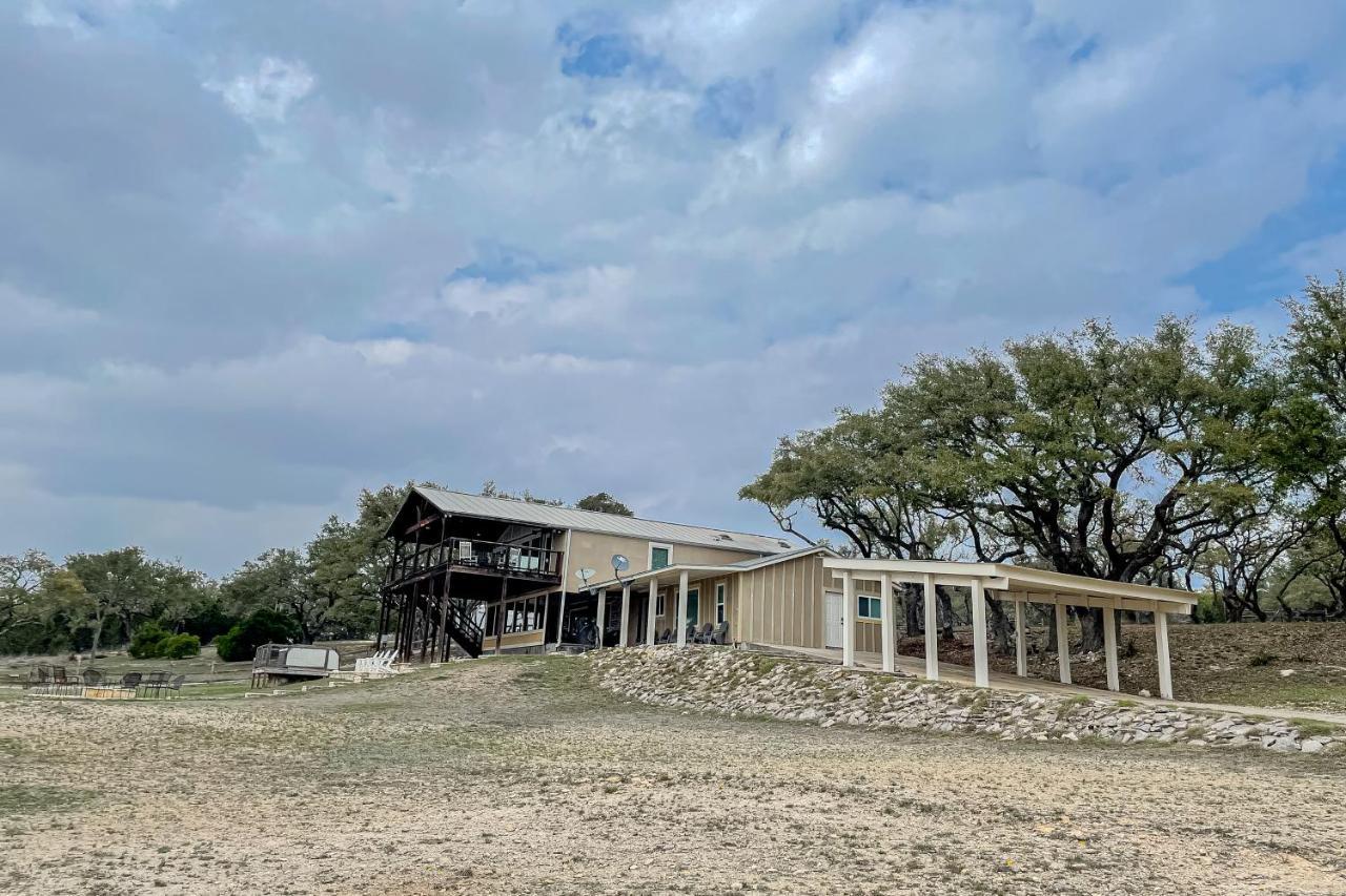 Grand River Retreat Wimberley Bagian luar foto