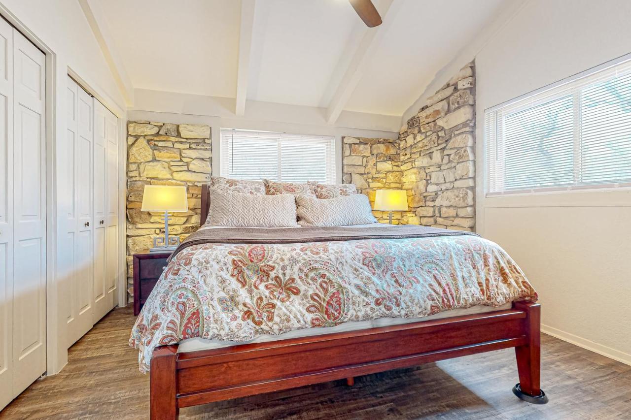 Grand River Retreat Wimberley Bagian luar foto