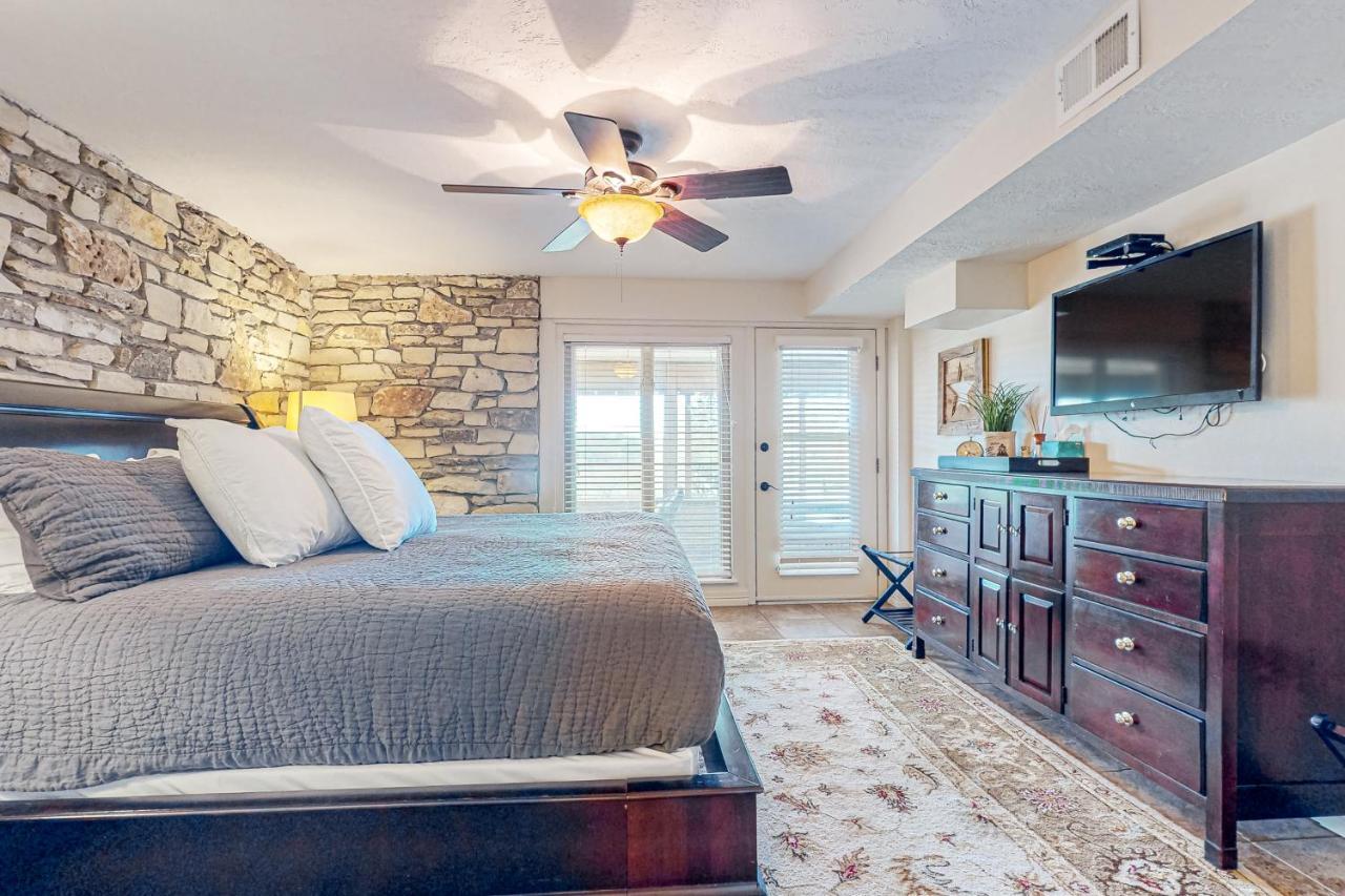 Grand River Retreat Wimberley Bagian luar foto