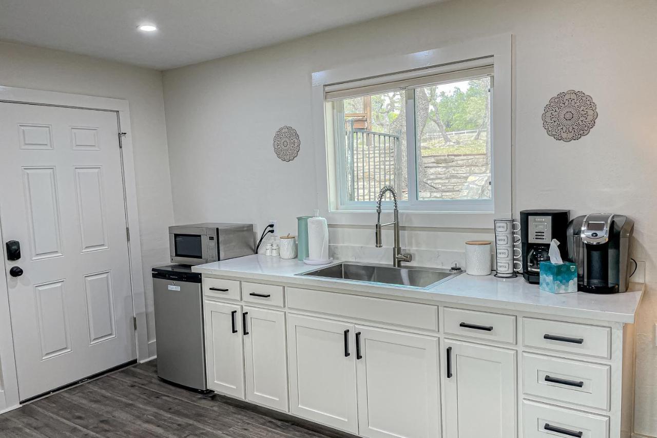 Grand River Retreat Wimberley Bagian luar foto