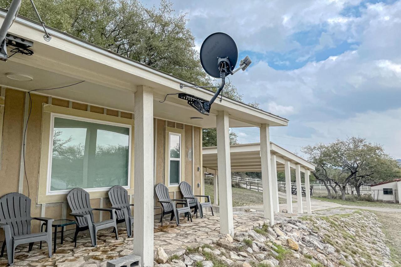 Grand River Retreat Wimberley Bagian luar foto